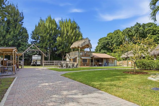 5601 SW 195th Ter, Southwest Ranches, FL 33332