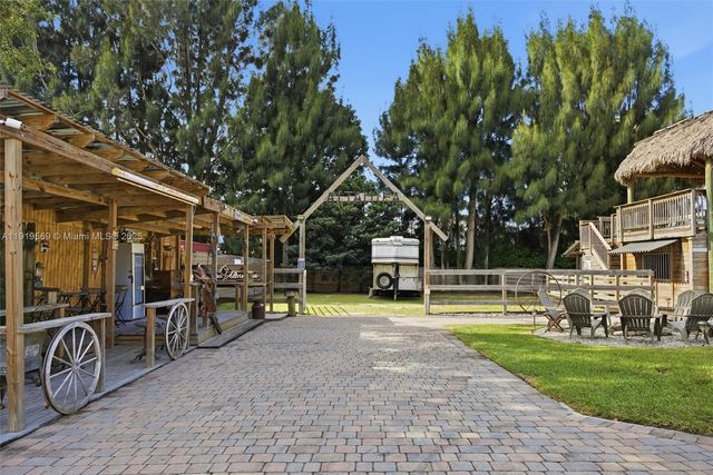 5601 SW 195th Ter, Southwest Ranches, FL 33332