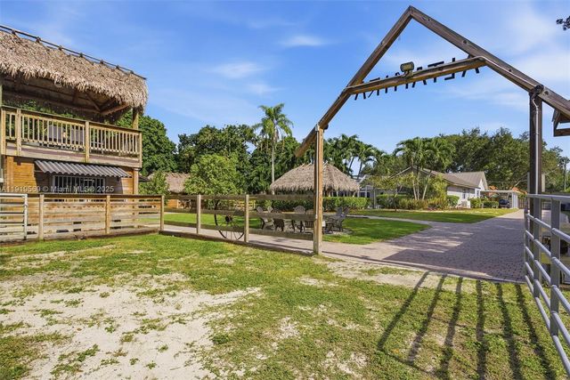 5601 SW 195th Ter, Southwest Ranches, FL 33332