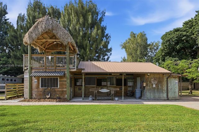 5601 SW 195th Ter, Southwest Ranches, FL 33332