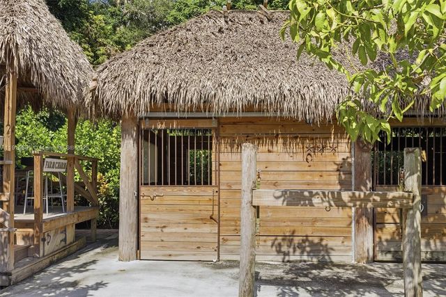 5601 SW 195th Ter, Southwest Ranches, FL 33332