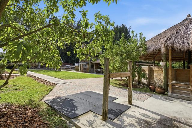 5601 SW 195th Ter, Southwest Ranches, FL 33332