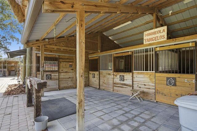 5601 SW 195th Ter, Southwest Ranches, FL 33332