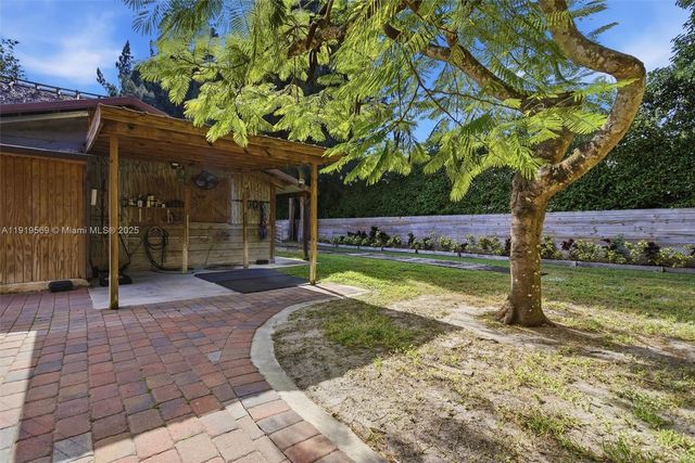 5601 SW 195th Ter, Southwest Ranches, FL 33332