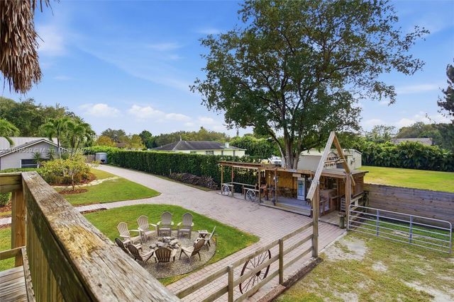 5601 SW 195th Ter, Southwest Ranches, FL 33332
