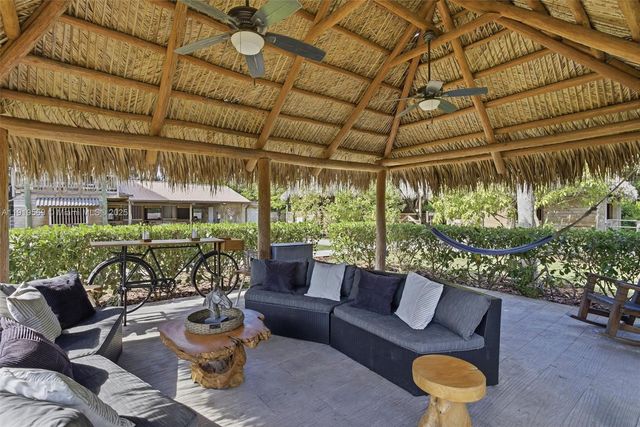 5601 SW 195th Ter, Southwest Ranches, FL 33332