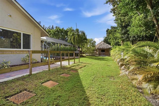 5601 SW 195th Ter, Southwest Ranches, FL 33332