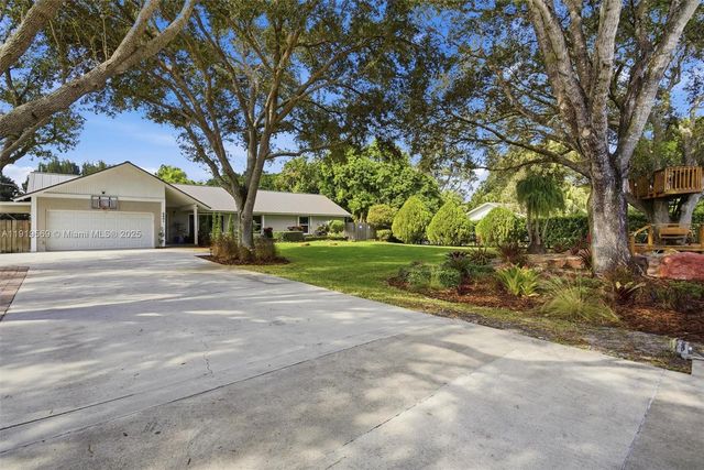 5601 SW 195th Ter, Southwest Ranches, FL 33332