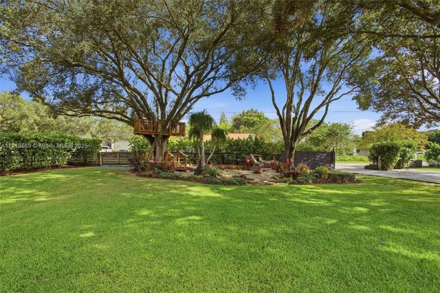 5601 SW 195th Ter, Southwest Ranches, FL 33332