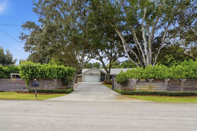 5601 SW 195th Ter, Southwest Ranches, FL 33332
