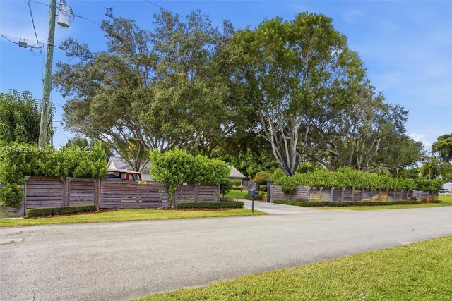 5601 SW 195th Ter, Southwest Ranches, FL 33332