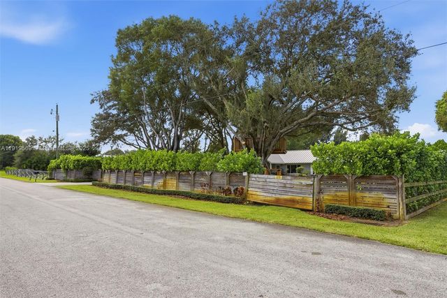 5601 SW 195th Ter, Southwest Ranches, FL 33332