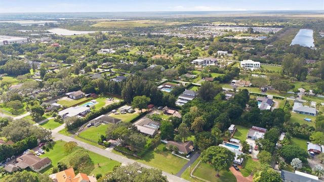 5601 SW 195th Ter, Southwest Ranches, FL 33332
