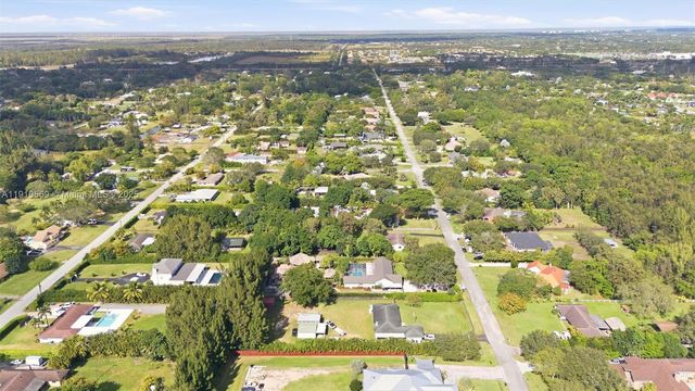 5601 SW 195th Ter, Southwest Ranches, FL 33332