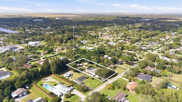 5601 SW 195th Ter, Southwest Ranches, FL 33332
