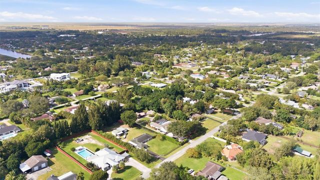 5601 SW 195th Ter, Southwest Ranches, FL 33332