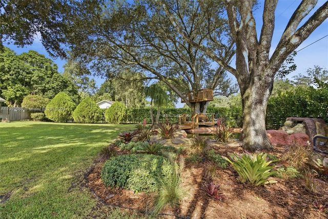 5601 SW 195th Ter, Southwest Ranches, FL 33332