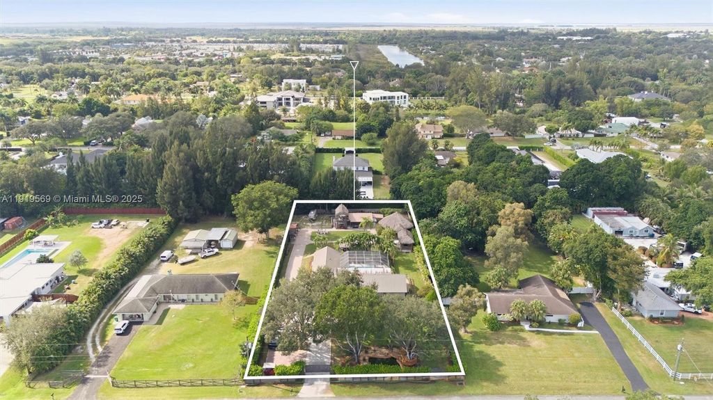 5601 SW 195th Ter, Southwest Ranches, FL 33332