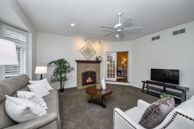 640 Kendridge Court, Aurora, IL 60502