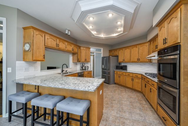 640 Kendridge Court, Aurora, IL 60502