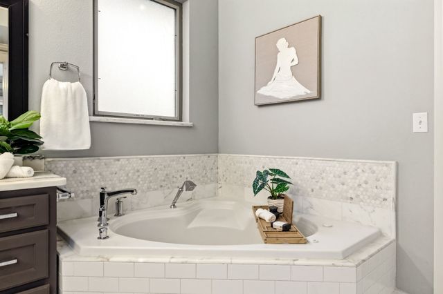 1 Roundrock Circle, Richardson, TX 75080