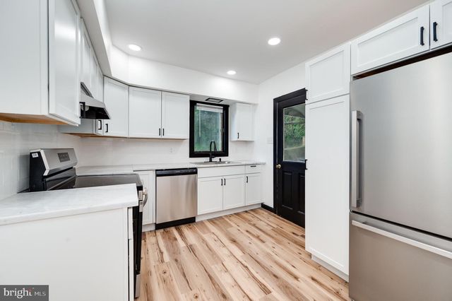 1050 FRIEDENSBURG RD, Reading, PA 19606