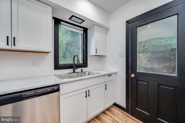 1050 FRIEDENSBURG RD, Reading, PA 19606