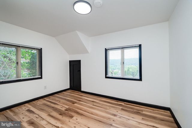 1050 FRIEDENSBURG RD, Reading, PA 19606