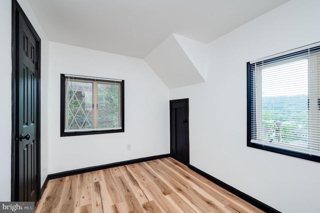 1050 FRIEDENSBURG RD, Reading, PA 19606