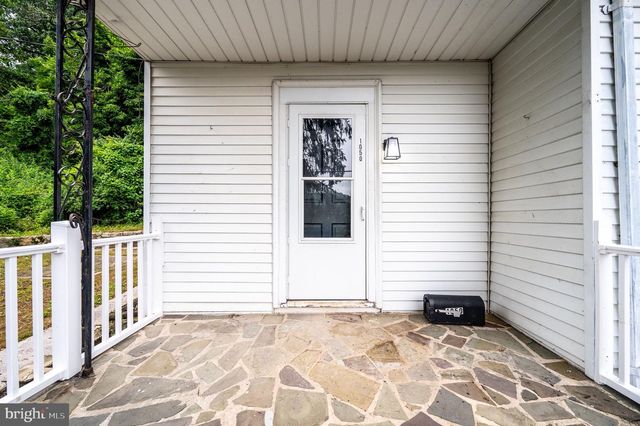 1050 FRIEDENSBURG RD, Reading, PA 19606