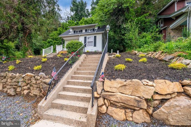 1050 FRIEDENSBURG RD, Reading, PA 19606