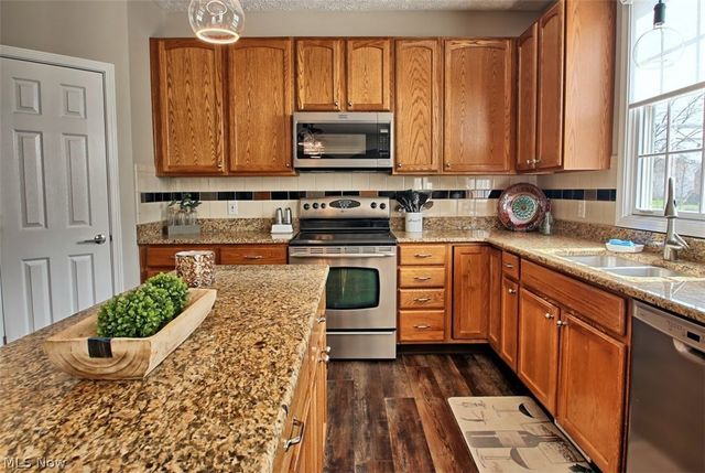 12641 Coopers Run, Strongsville, OH 44149
