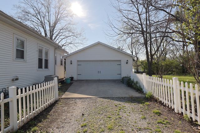 501 N Shelby Avenue, Salem, IL 62881