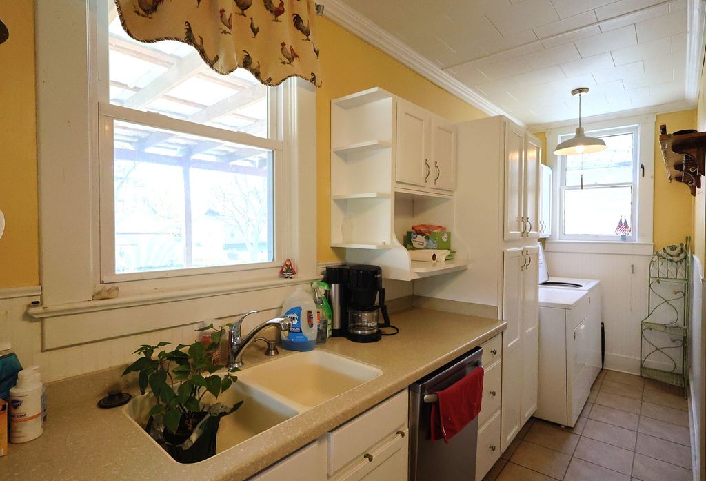 Image 11 of property listing at 501 N Shelby Avenue, Salem, IL 62881