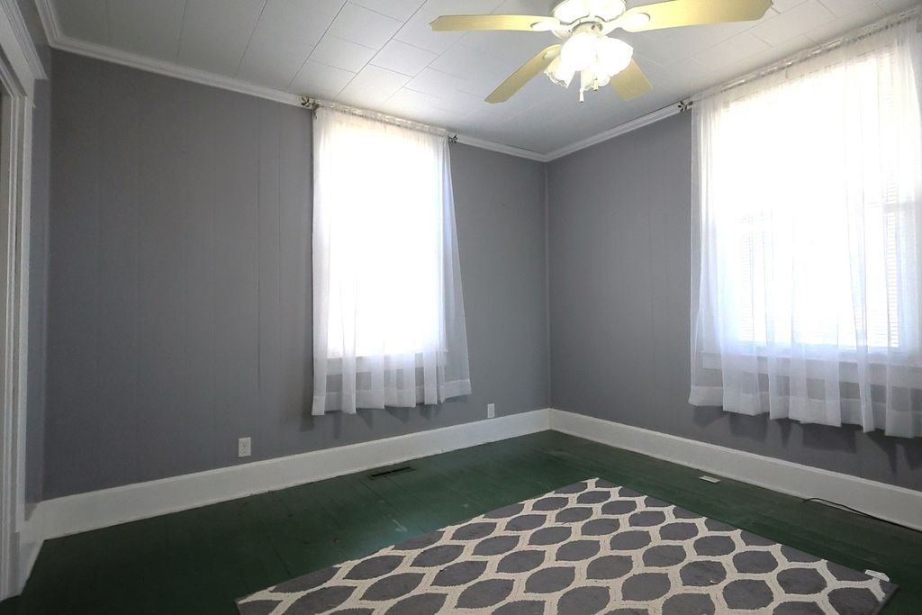 Image 12 of property listing at 501 N Shelby Avenue, Salem, IL 62881