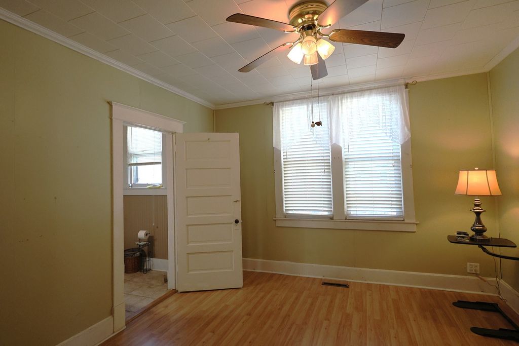 Image 15 of property listing at 501 N Shelby Avenue, Salem, IL 62881