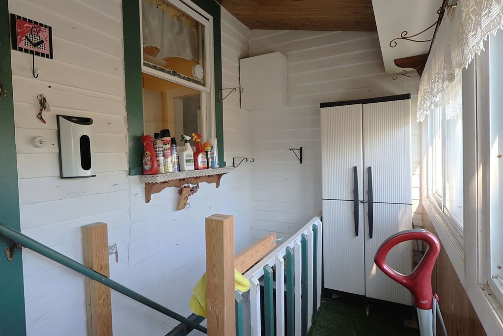 Image 16 of property listing at 501 N Shelby Avenue, Salem, IL 62881