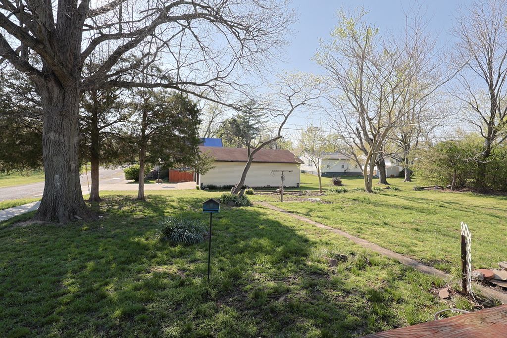 Image 20 of property listing at 501 N Shelby Avenue, Salem, IL 62881