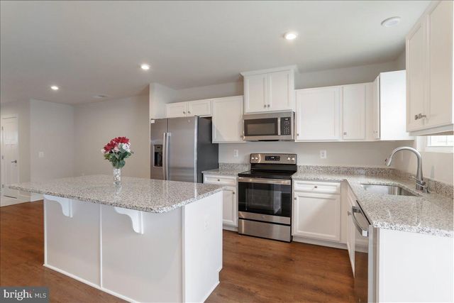 34 BIBURY ST, Martinsburg, WV 25405