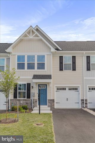 34 BIBURY ST, Martinsburg, WV 25405