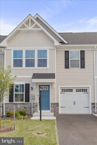 34 BIBURY ST, Martinsburg, WV 25405