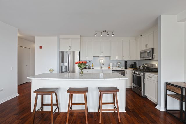 33 W Ontario Street 30H, Chicago, IL 60654