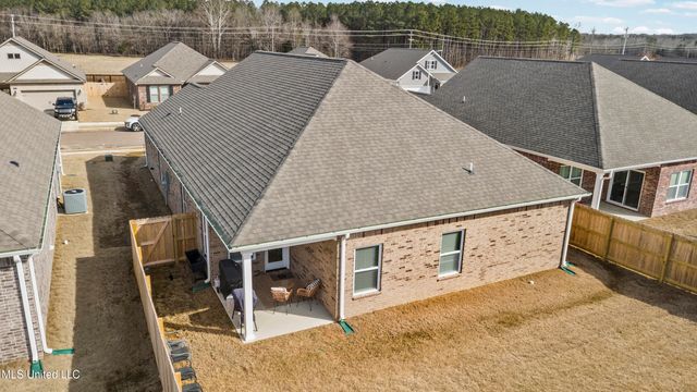 44 Harvest Dance Drive, Byhalia, MS 38611