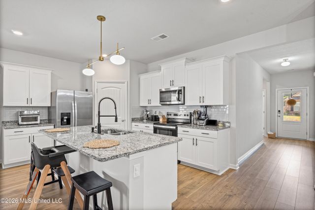 44 Harvest Dance Drive, Byhalia, MS 38611