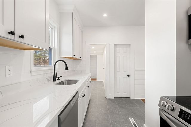 2 Maple St, Shirley, MA 01464