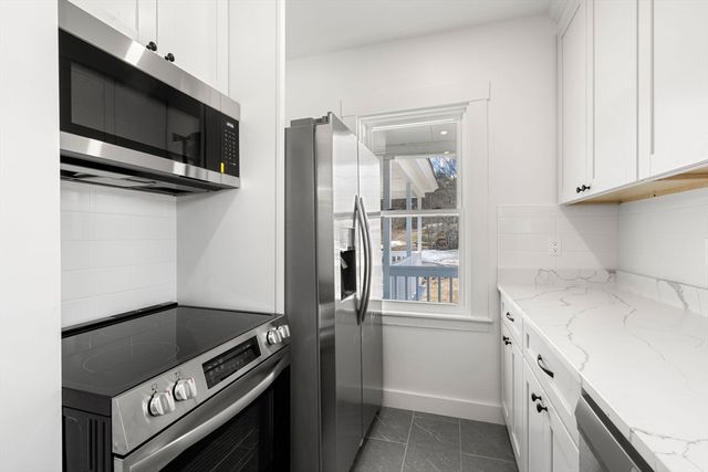 2 Maple St, Shirley, MA 01464