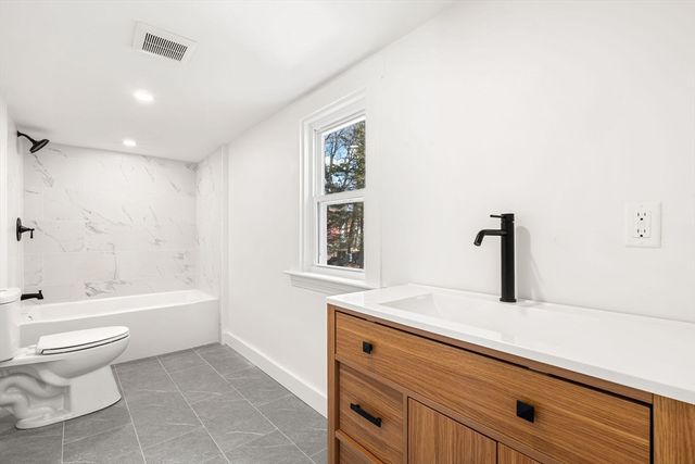 2 Maple St, Shirley, MA 01464