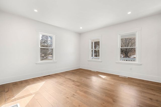 2 Maple St, Shirley, MA 01464