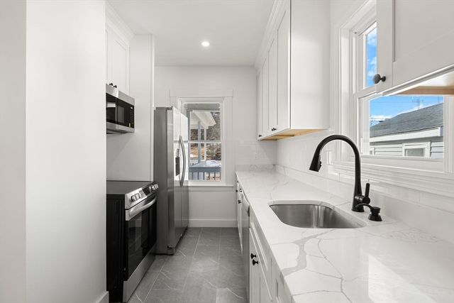 2 Maple St, Shirley, MA 01464