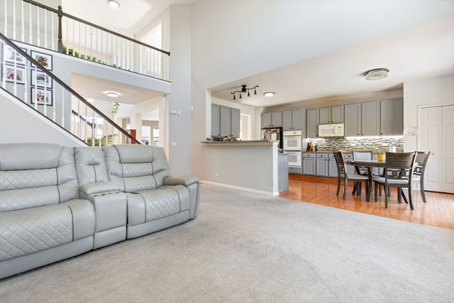 9 Lake Plumleigh Court, Algonquin, IL 60102